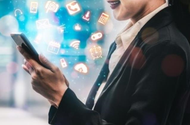 提升户型的真实感体验的VR房地产APP开发功能越多价格越贵